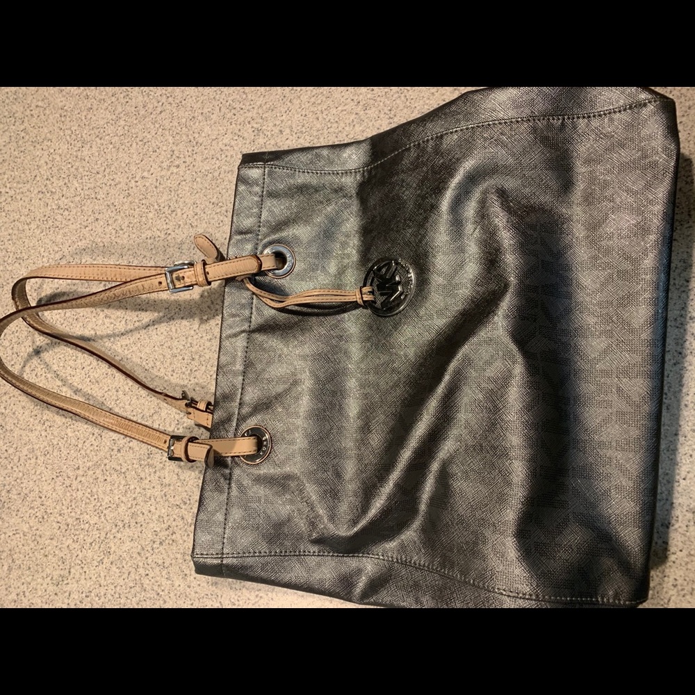 Michael kors purse - Picture 3 of 6